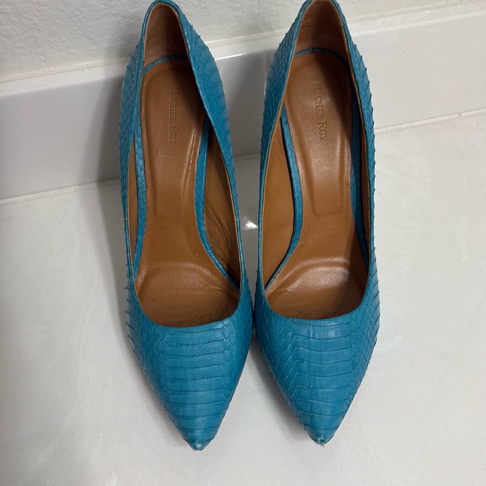 Rachel Roy Gardner Snake Skin pumps